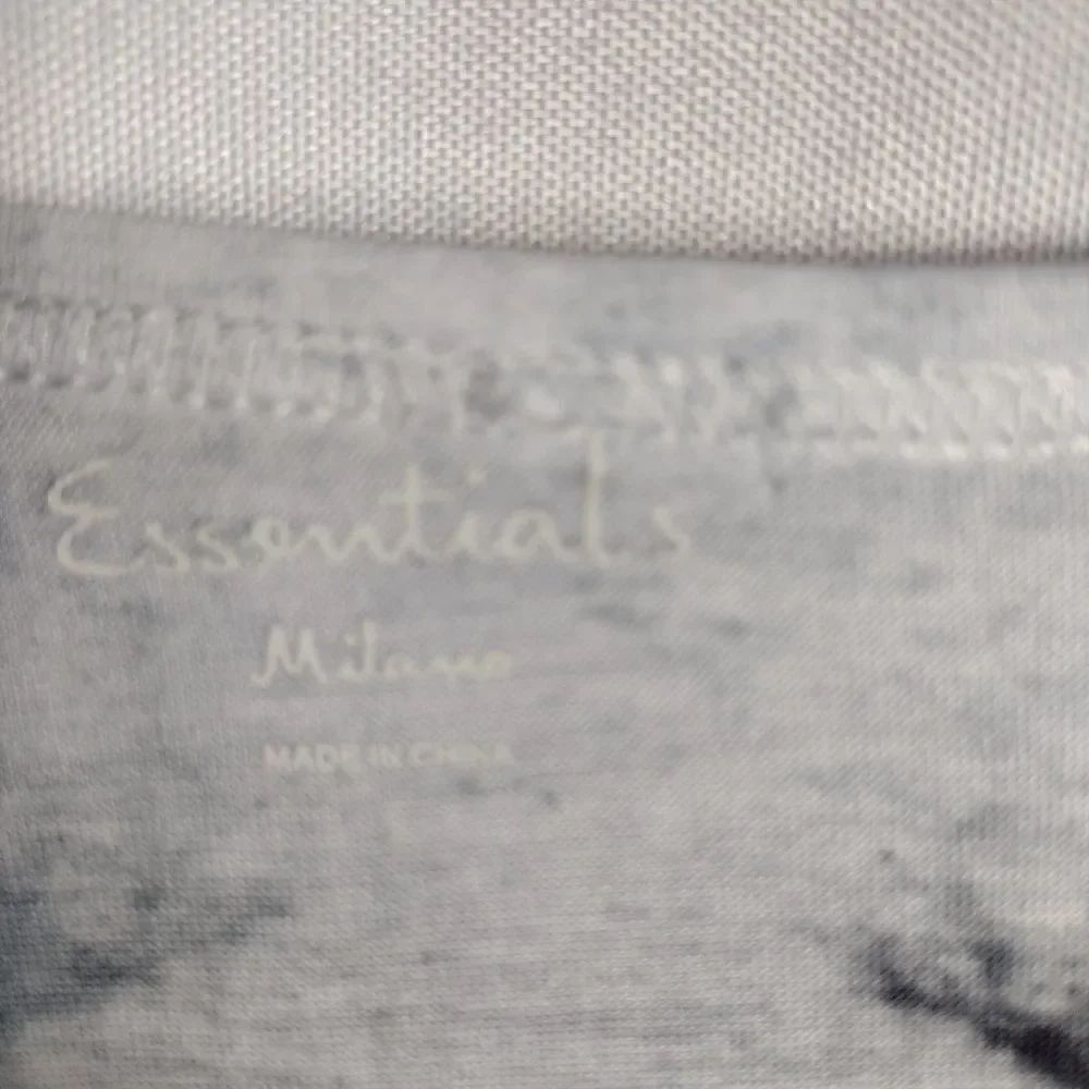 Essentials Milano tee - Picture 3 of 7